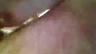 غريبة سمراء تطلق رغباتها الجنسية الجامحة على الكاميرا