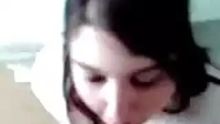 نيك حلق قاسي: مراهقة مصرية تأخذه كله