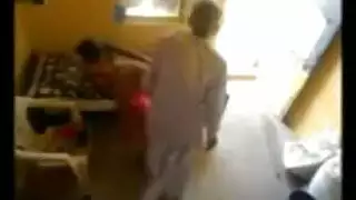 اب يحول ابنته الى كلبته