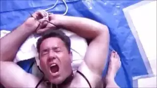 ربط الحذاء بلا مأوى بذيء