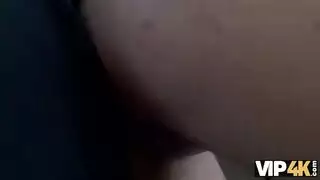 الأب السكري يمول شهوتها ترد الجميل بجنس فموي صريح