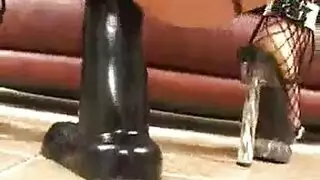 سكس روسي عدرا فتح غشاء ويخرج دم