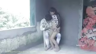 ام تعاقب ابنها انه ينيكها في البانيو