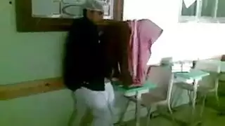 طالب ينيك الأستاذه