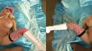جينا العاهرة الافتراضية تتوسل لقضيب أسود في واقع إباحي صريح