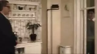 الابن يقبل أمه امام ابوه كامل