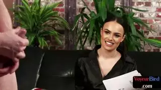 سيادة الإناث المتطرفة: ساسكيا مرتدية الحرير تستخدم كعبها لتملك رجلاً