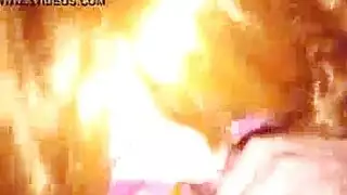 حركة مثلية بأحمر الشفاه: صديقتها تجعلها تبلغ الذروة بقوة