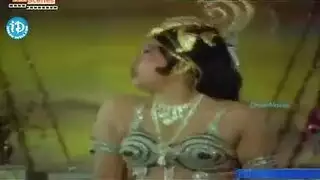 جنس جماعي لمراهقات سكرانيات: شباب صارمون يمددون كل فتحة ضيقة