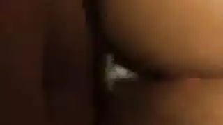 الفتاة السمراء المراهقة الجشعة تحصل على لسان الرجل الأسود ثم تطلب بورن عنيف