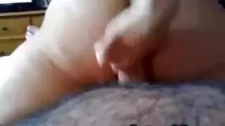 عشيقها العربي يعتني باحتياجاتها المبللة