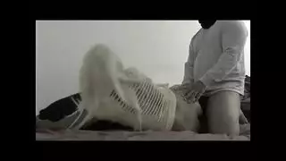 عاهرة ناضجة تدفع لقاء قضيب شاب