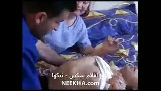 ثلاثي سكس عربي: نيك شرجي لطيز ممتلئ مع بنات مشاغب
